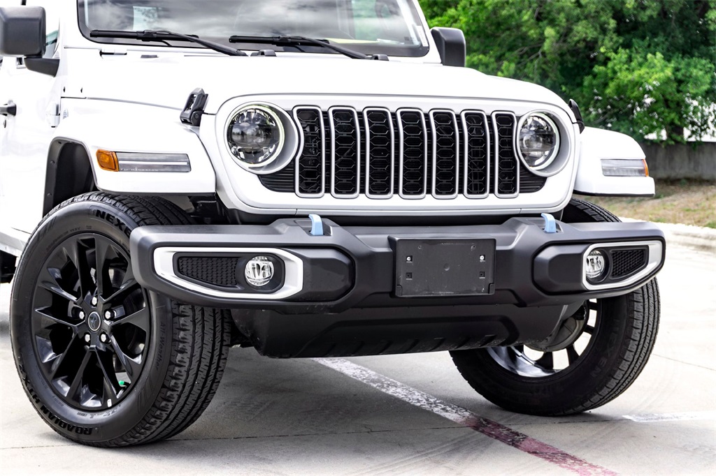 2024 Jeep Wrangler Sahara 4xe photo 3