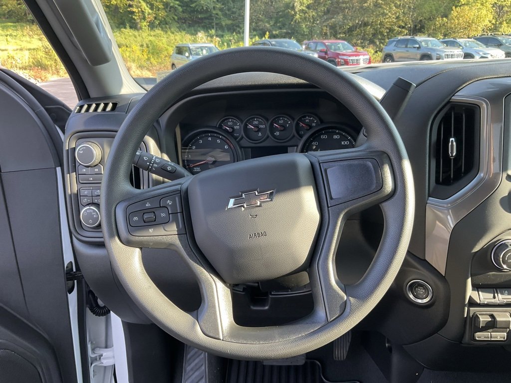 2025 Chevrolet Silverado 2500HD Custom photo 2