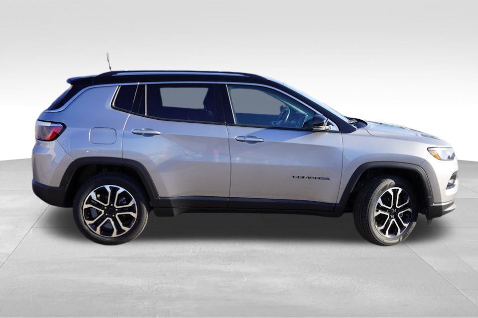2022 Jeep Compass Limited photo 3