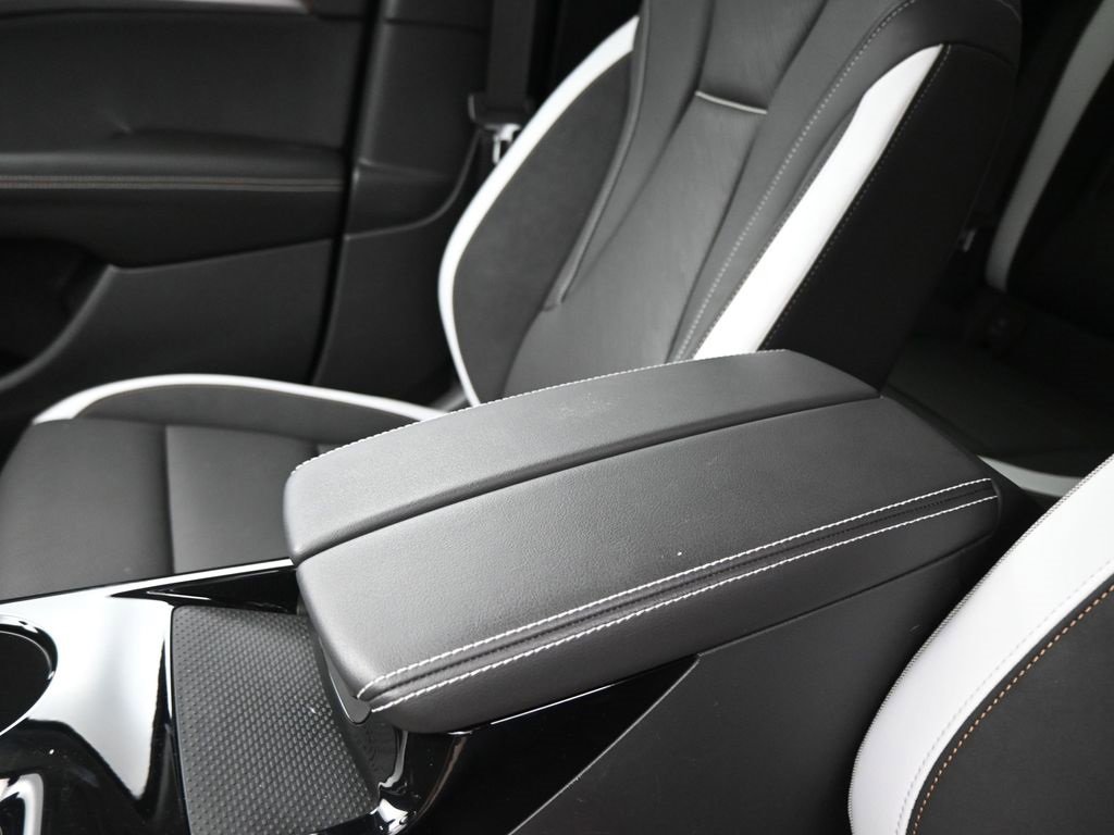 2025 Buick Envision Sport Touring photo 13
