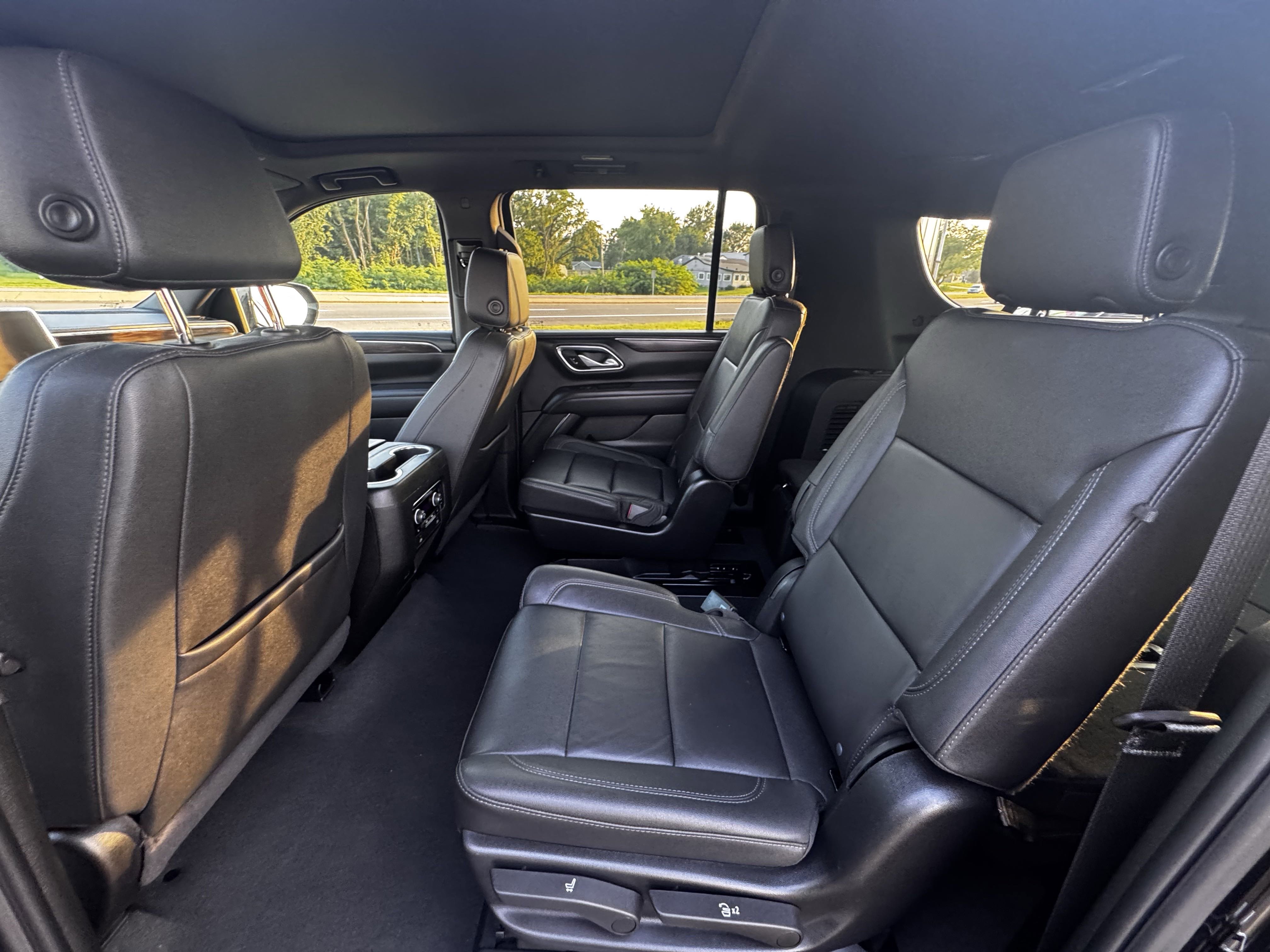 2024 Chevrolet Suburban Z71 photo 2