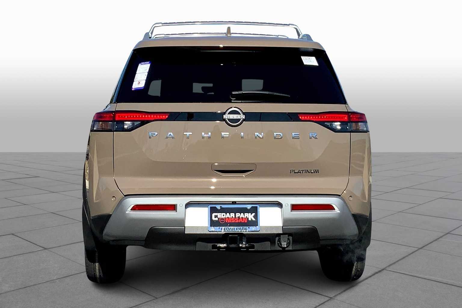 2025 Nissan Pathfinder Platinum photo 4