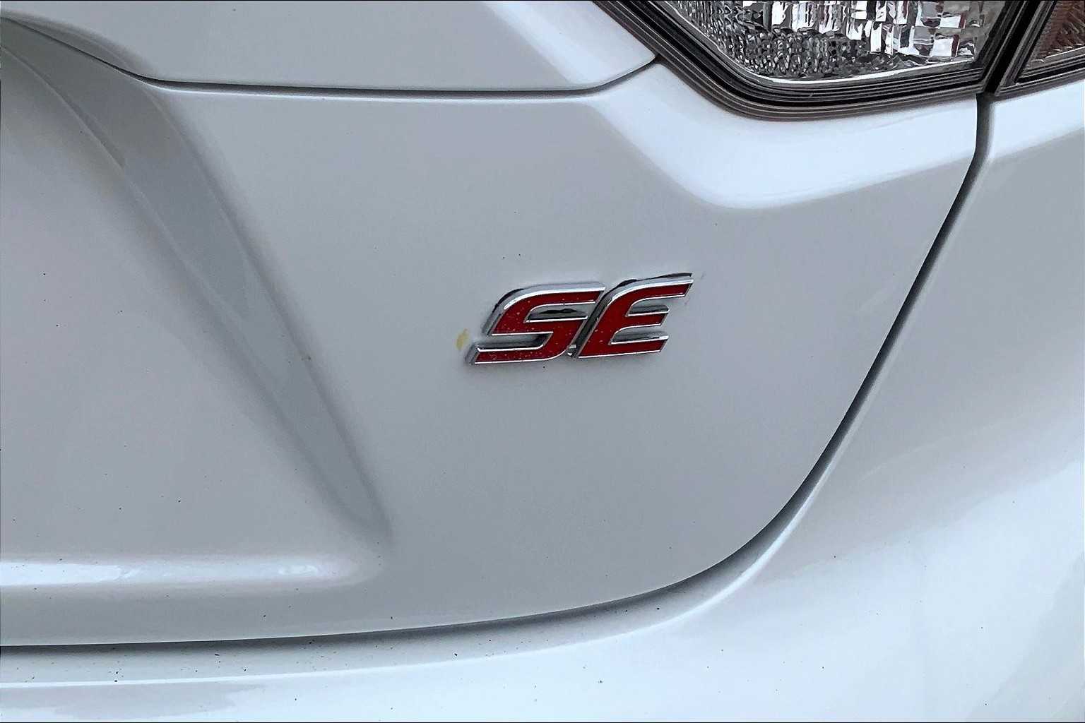 2022 Toyota Corolla SE photo 9