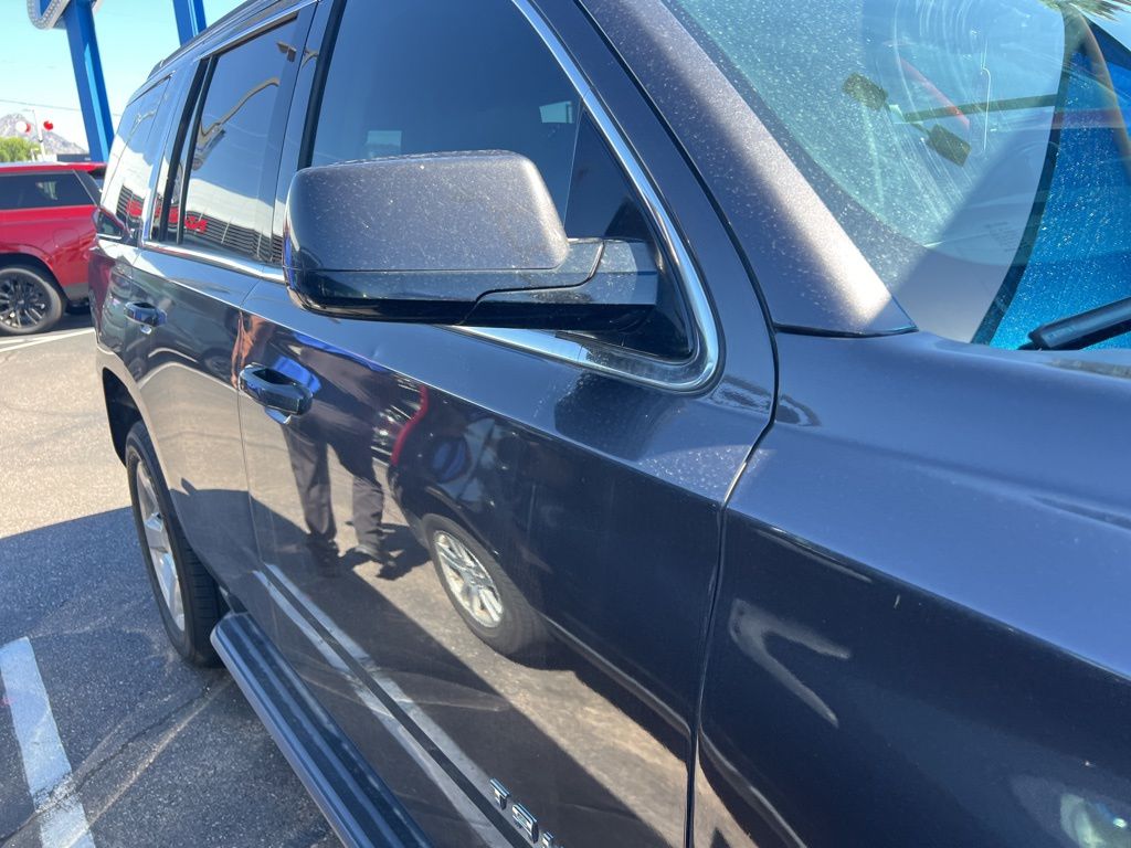 2016 Chevrolet Tahoe LT photo 2