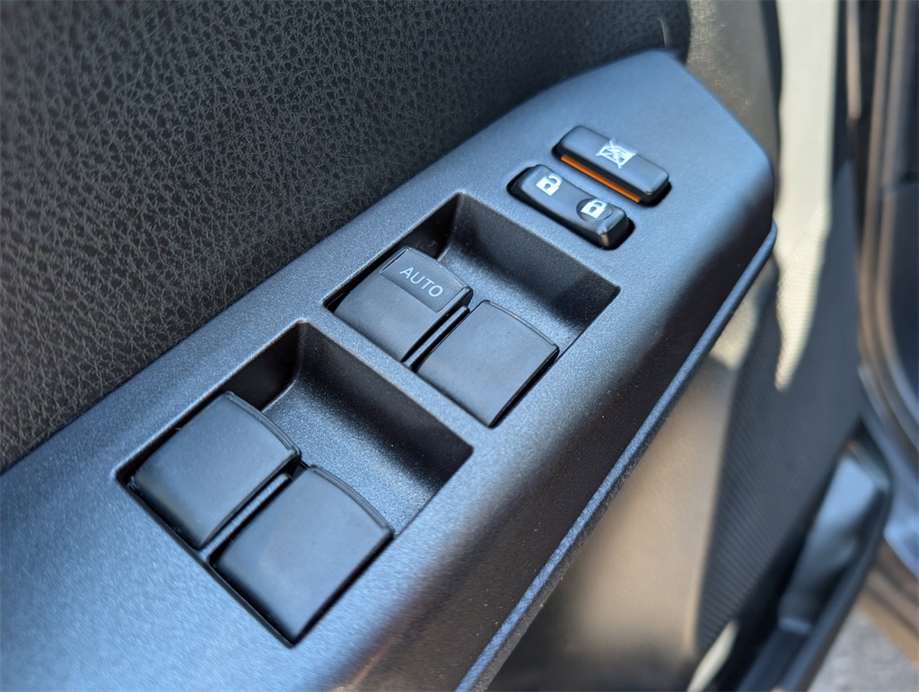 2017 Toyota RAV4 LE photo 12