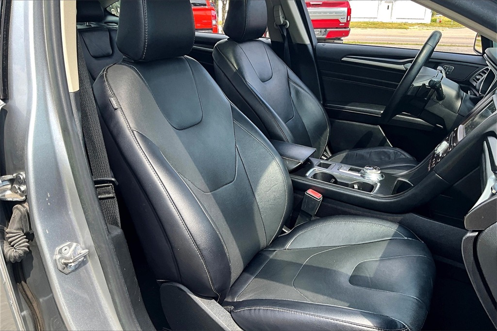 2020 Ford Fusion Titanium photo 28