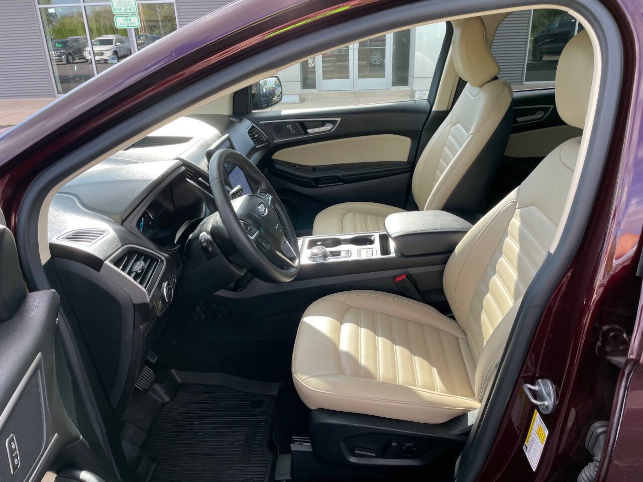 2022 Ford Edge SEL photo 11