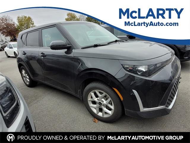 2023 Kia Soul LX's photo