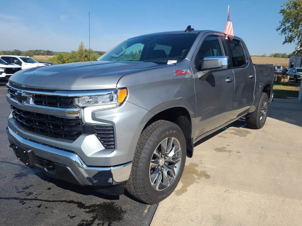 2026 Chevrolet Silverado 1500 LT photo 2