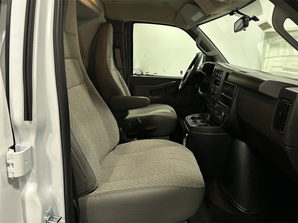 2025 Chevrolet Express Cargo 2500 photo 19