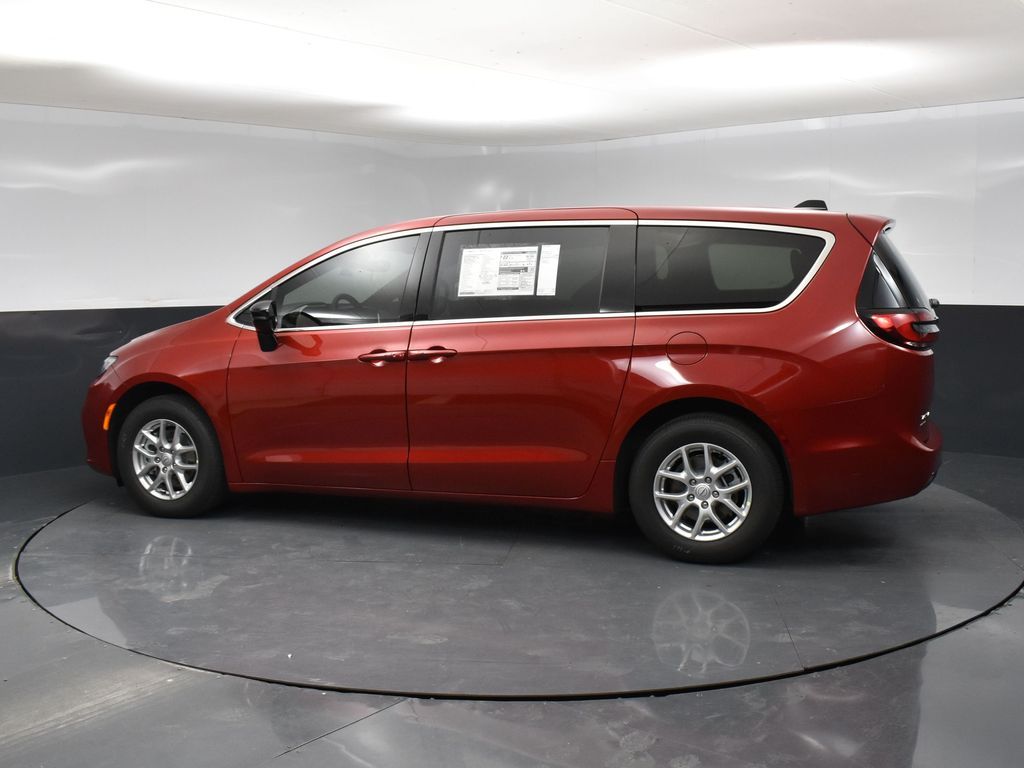 2025 Chrysler Pacifica photo 4