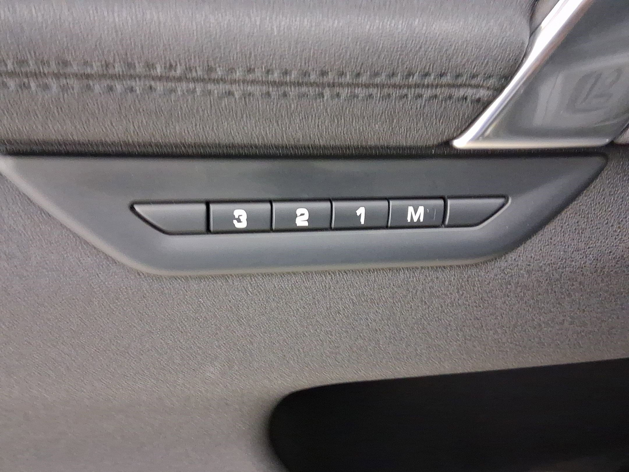 2025 Land Rover Discovery Sport S photo 9