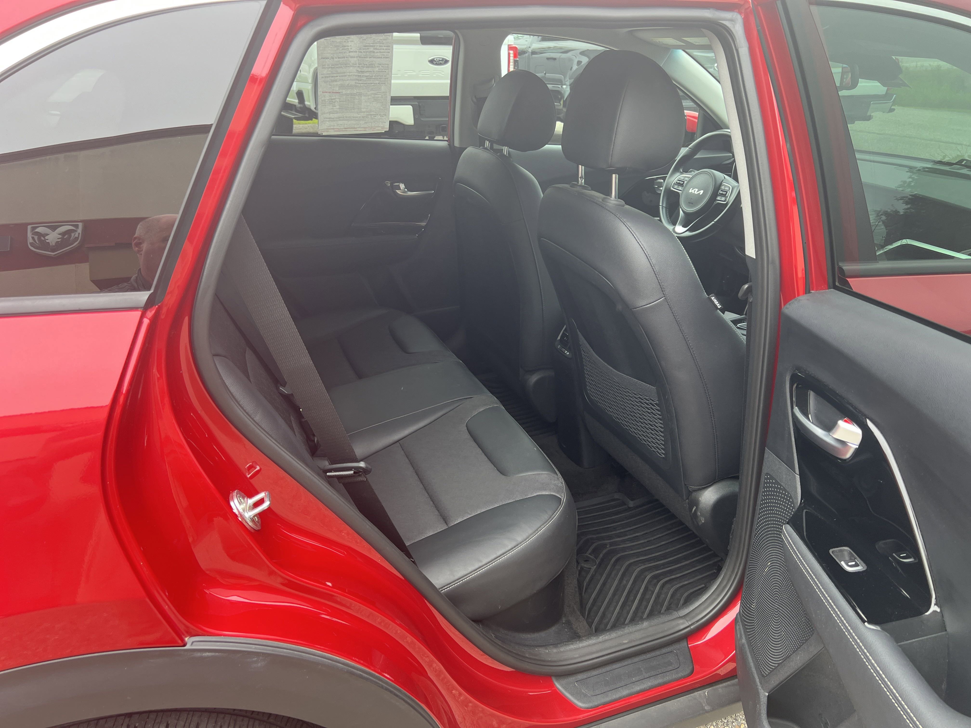 2022 Kia Niro Plug-In Hybrid EX photo 2