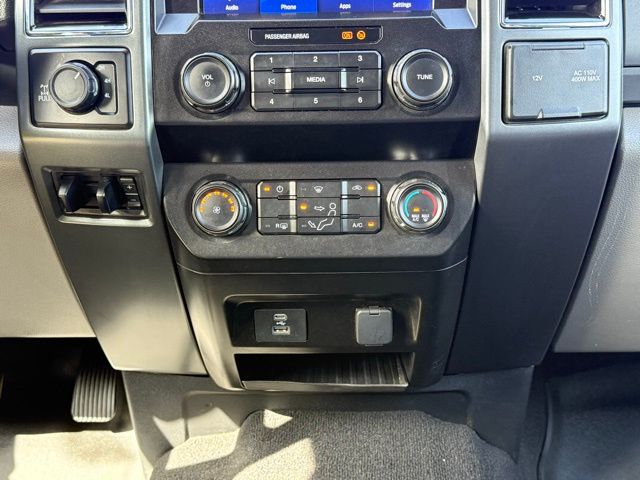 2021 Ford F-350 XLT photo 25