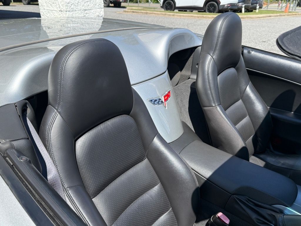 2005 Chevrolet Corvette Base photo 18