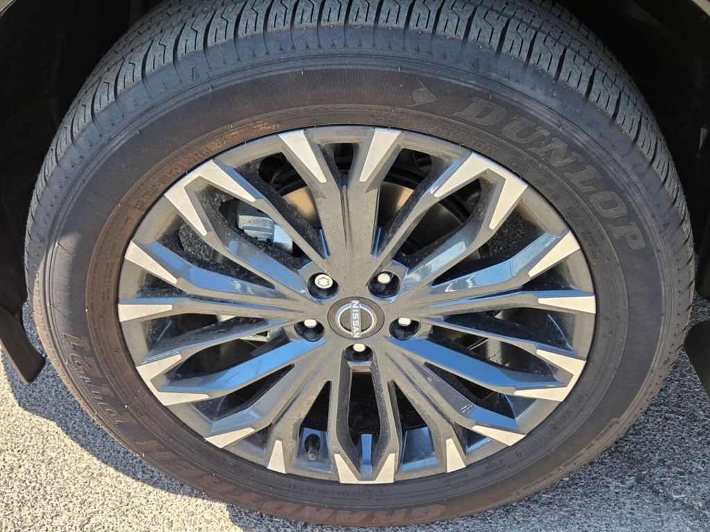 2025 Nissan Rogue Platinum photo 5