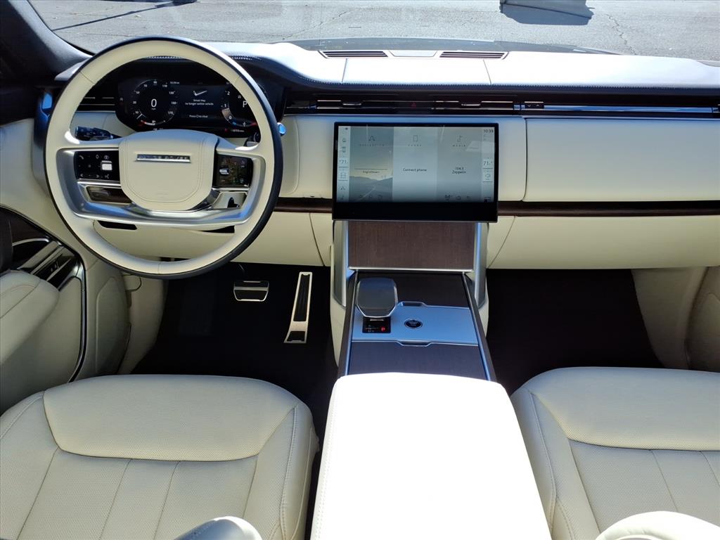 2025 Land Rover Range Rover SE photo 4