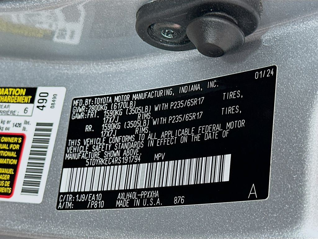 2024 Toyota Sienna XLE photo 32