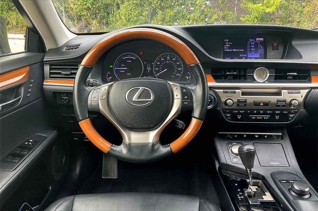 2013 Lexus ES 300h photo 4