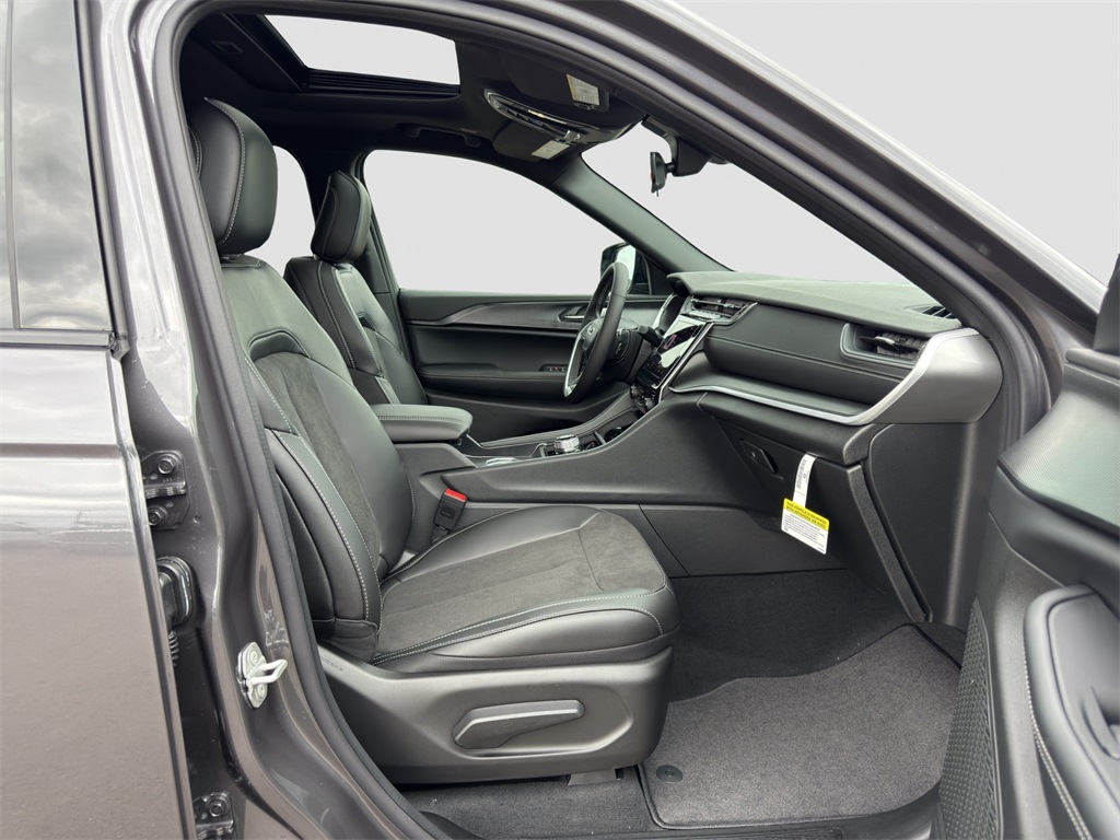 2025 Jeep Grand Cherokee Altitude X photo 18