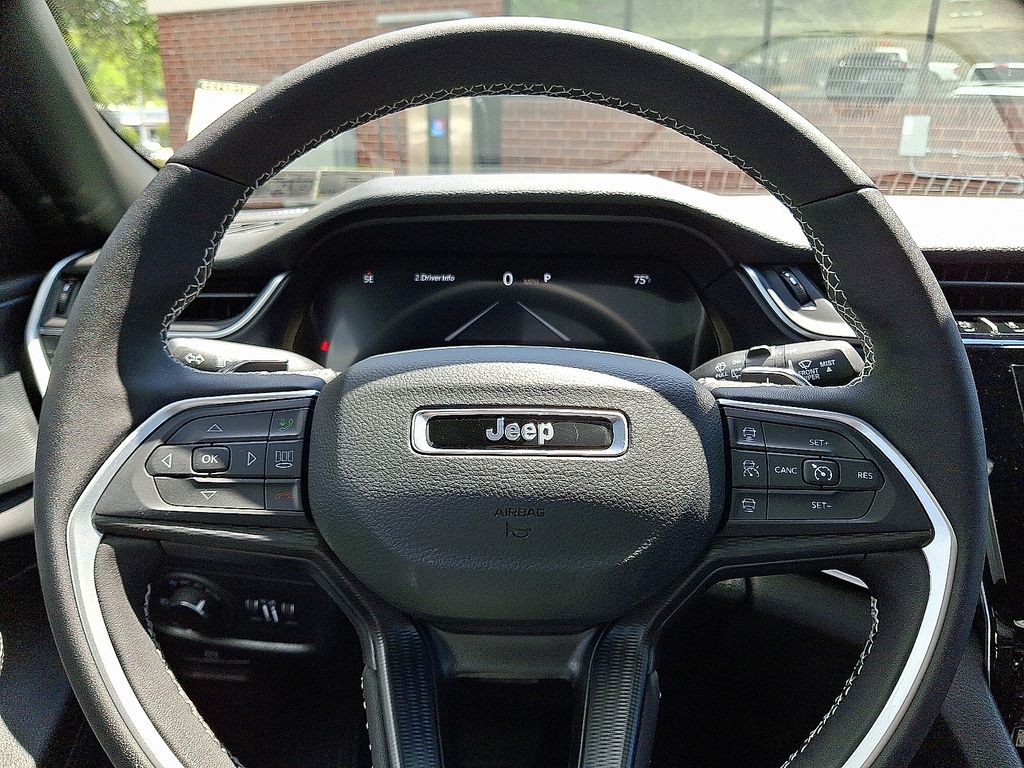 2025 Jeep Grand Cherokee Laredo X photo 18