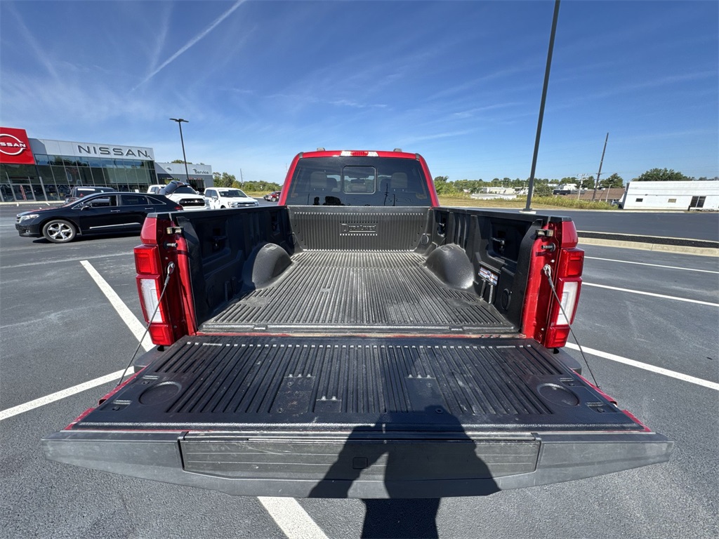 2022 Ford F-350 Lariat photo 24