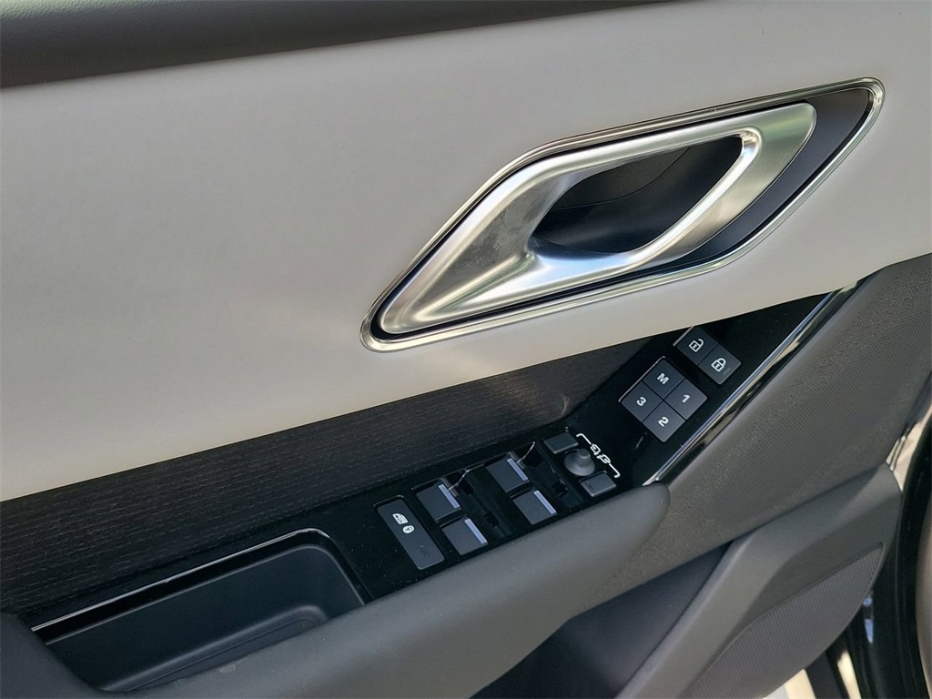 2026 Land Rover Range Rover Velar SE photo 22