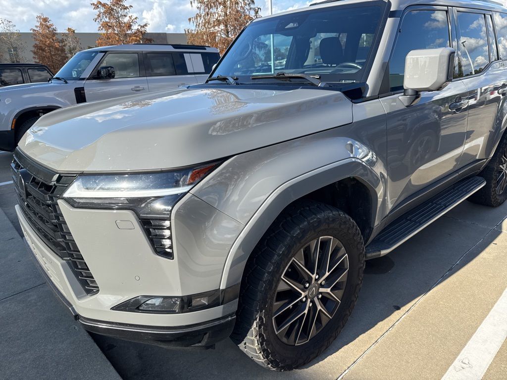 2024 Lexus GX Premium's photo