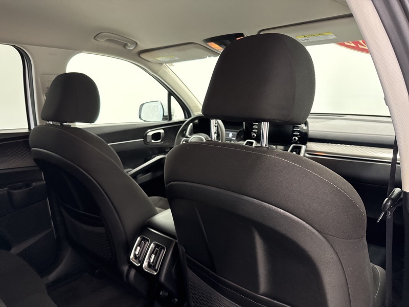 2022 Kia Sorento LX photo 13