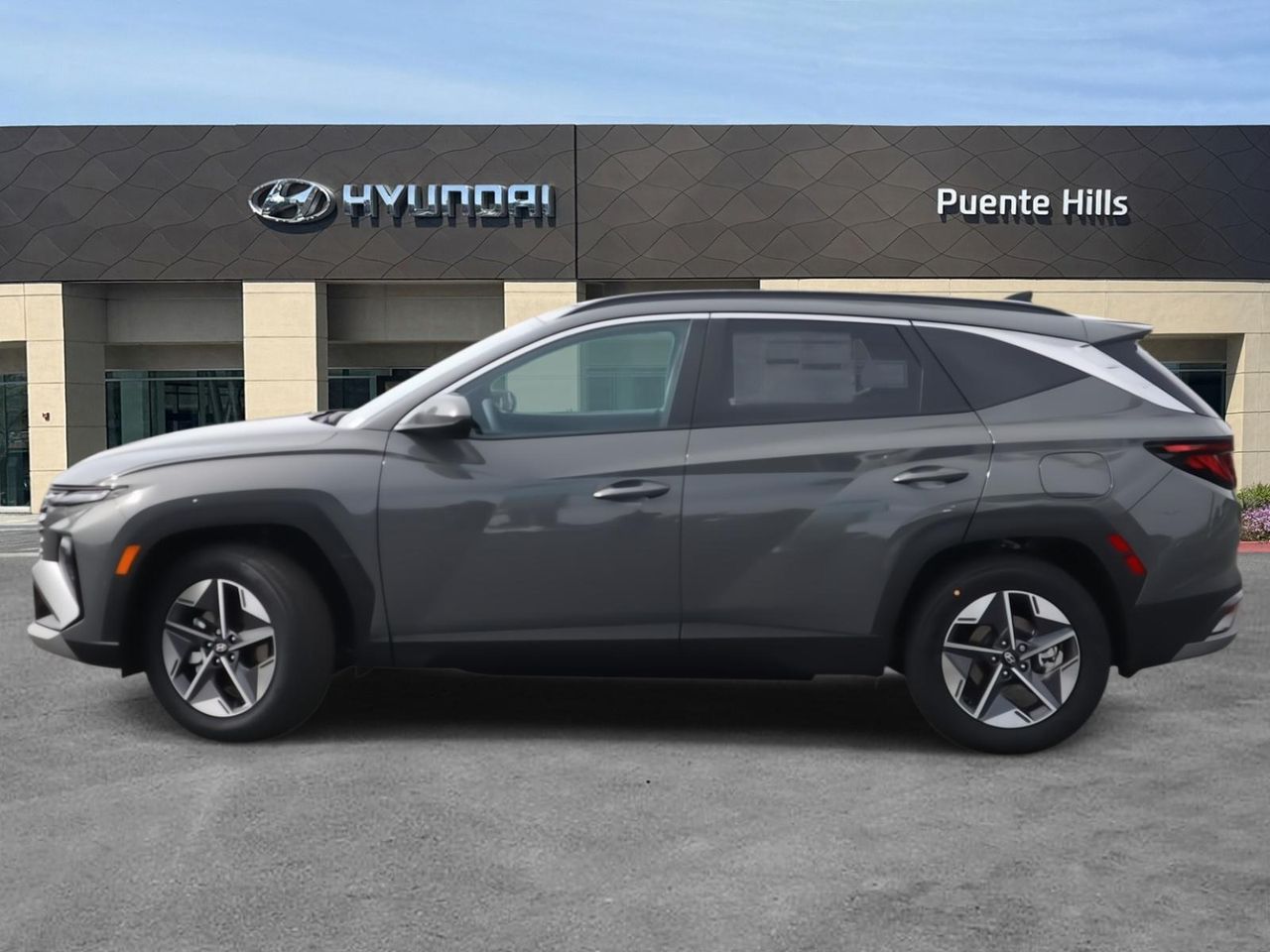 2025 Hyundai Tucson SEL photo 3