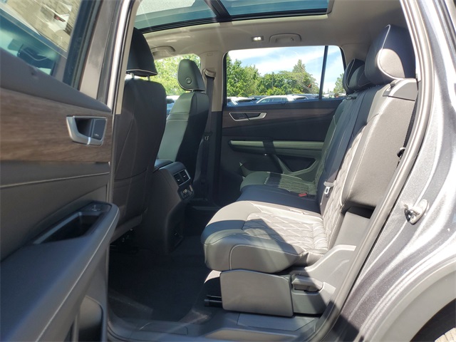 2025 Volkswagen Atlas SEL Premium R-Line photo 11
