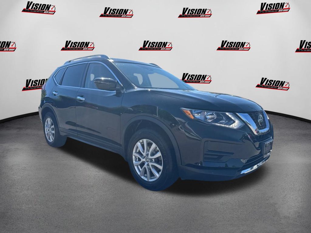 2019 Nissan Rogue SV photo 3