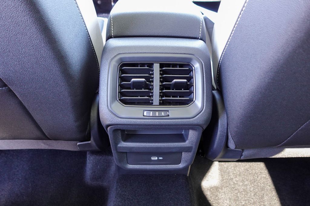 2025 Volkswagen Taos SE photo 23