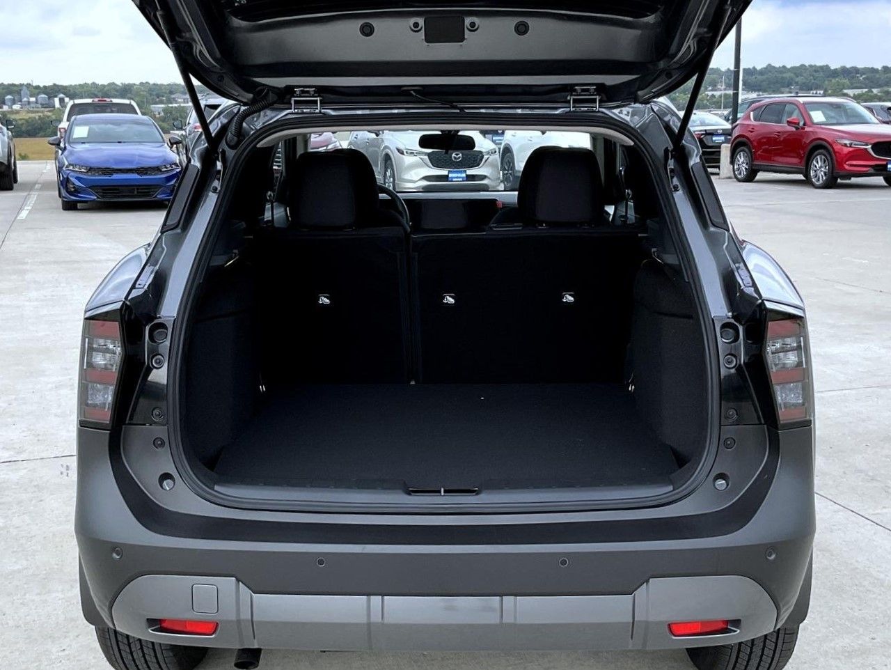 2026 Nissan Kicks SV photo 9