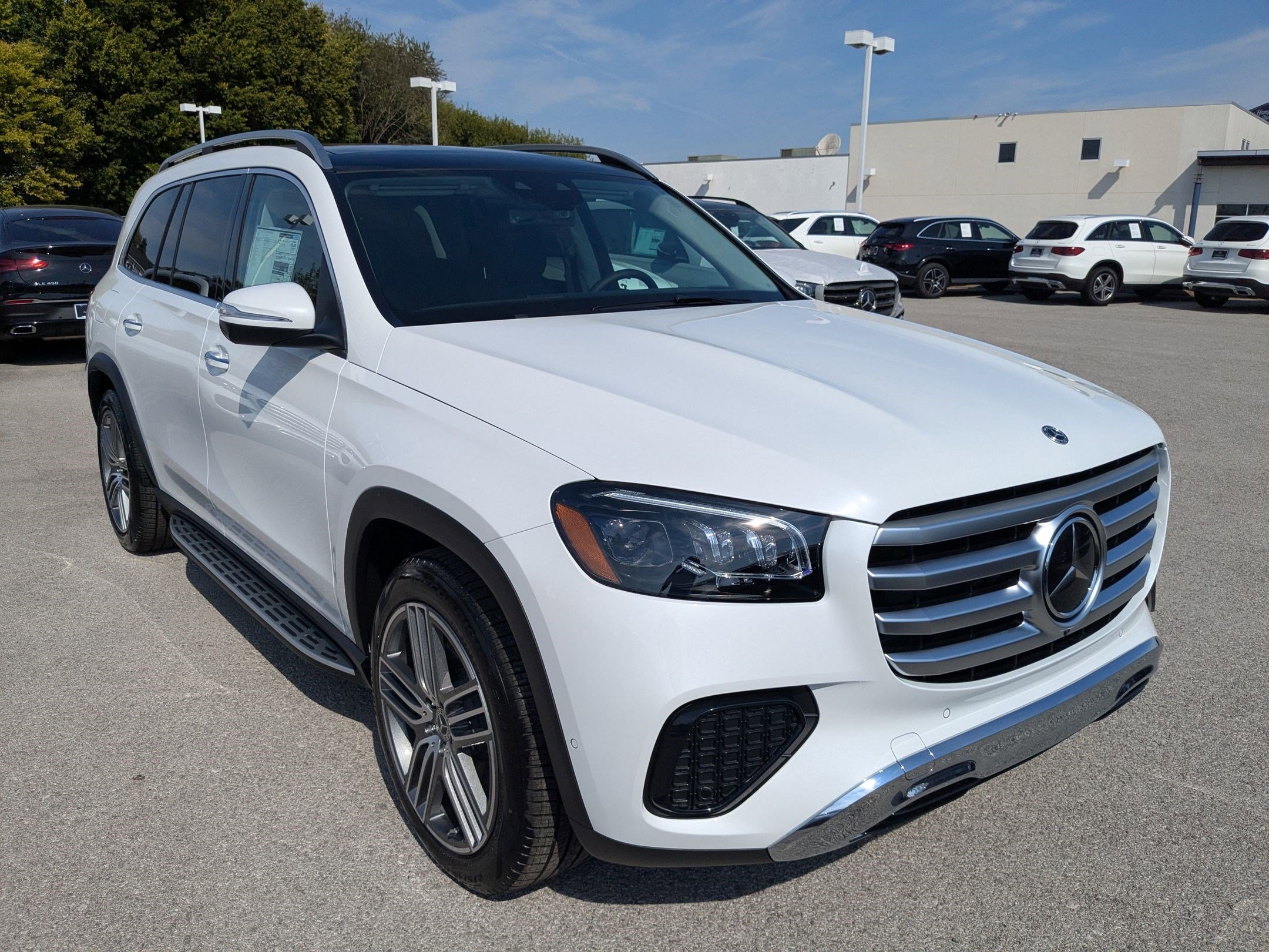 2026 Mercedes Benz GLS 450 4MATIC photo 3