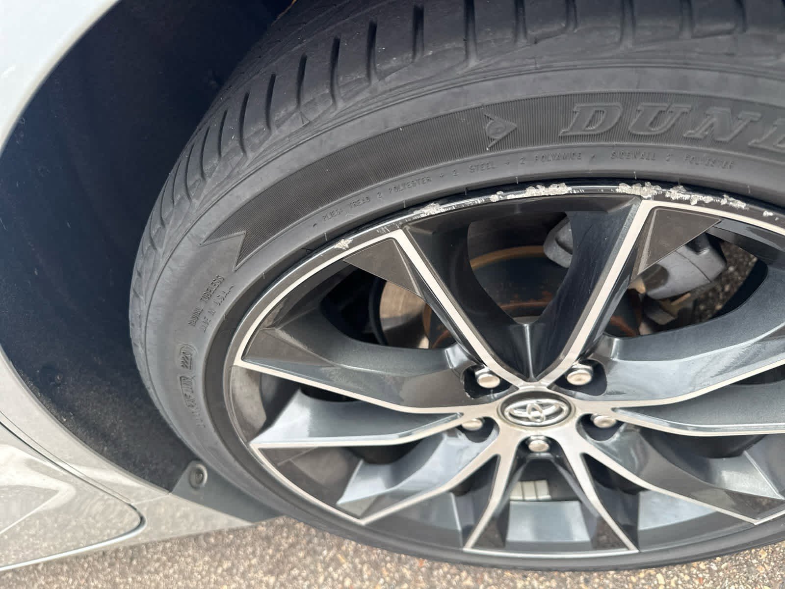 2016 Toyota Camry XSE photo 4