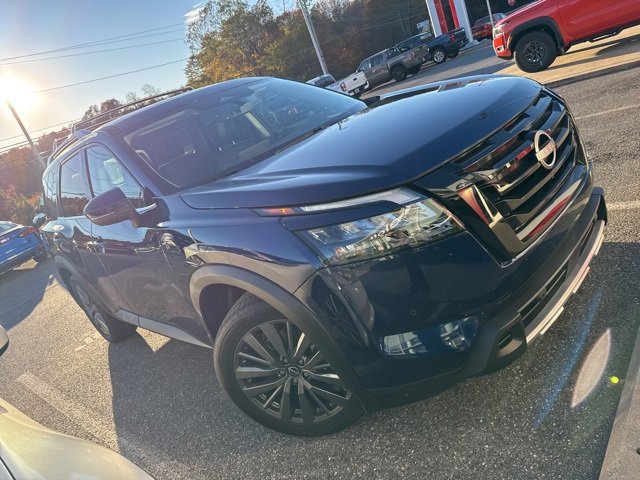 2025 Nissan Pathfinder SL photo 2