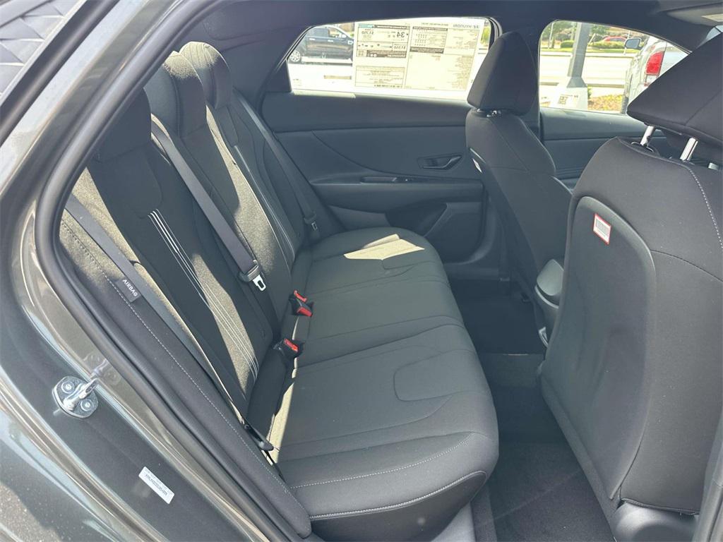 2025 Hyundai Elantra SEL Sport photo 14