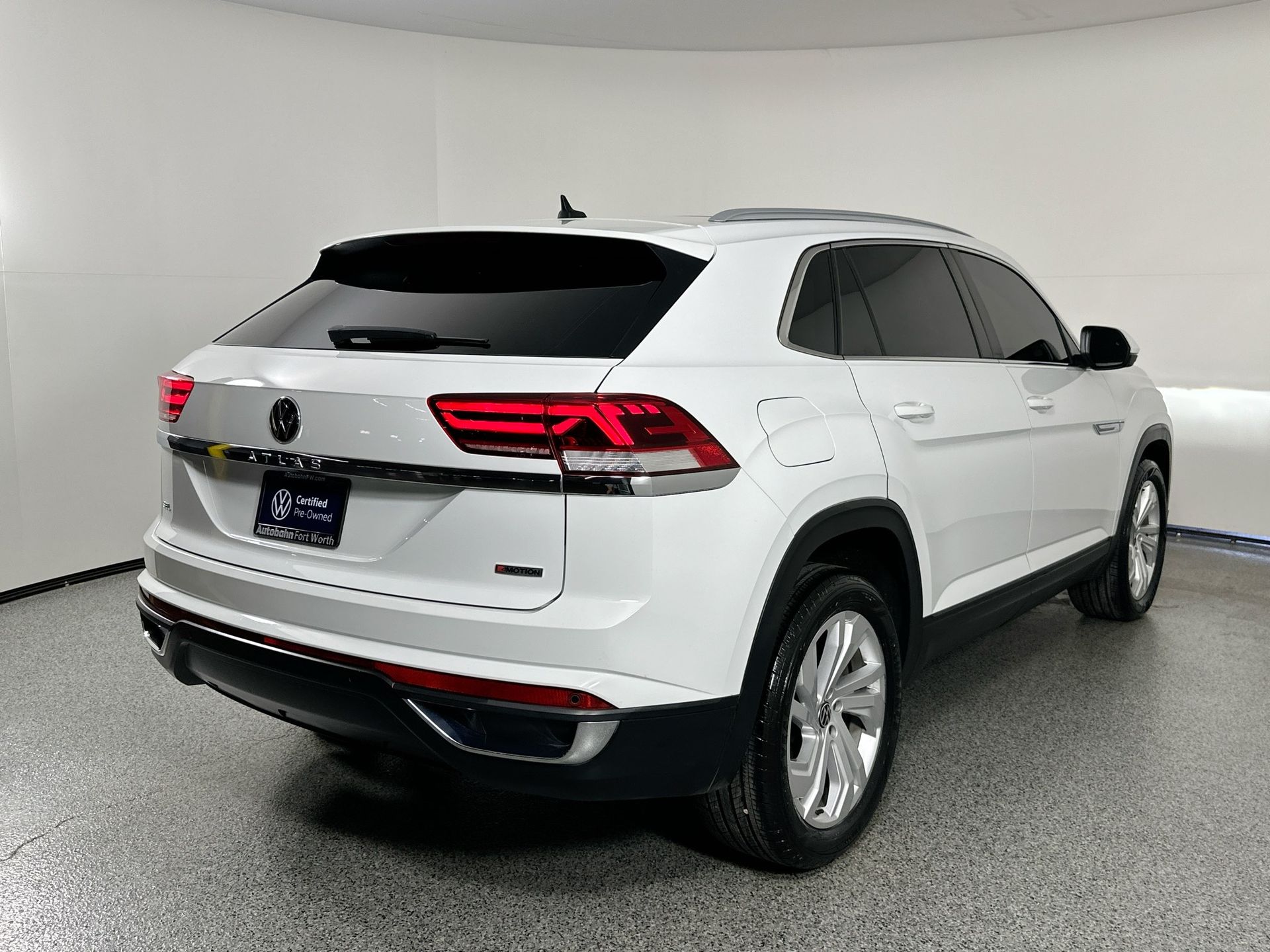 2021 Volkswagen Atlas Cross Sport SEL photo 3