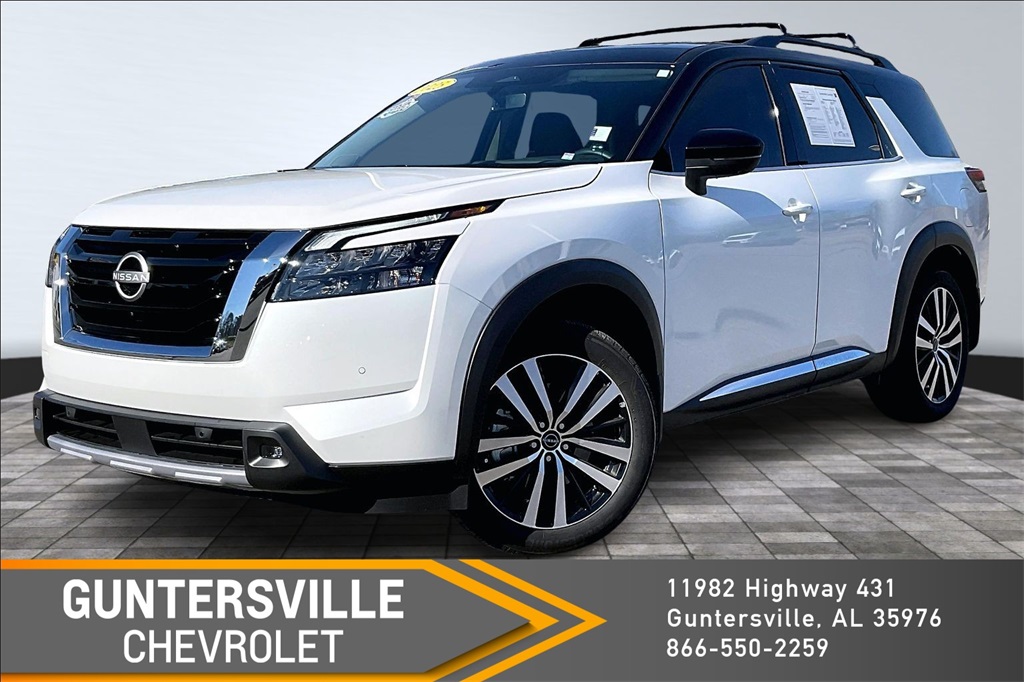 2025 Nissan Pathfinder Platinum's photo