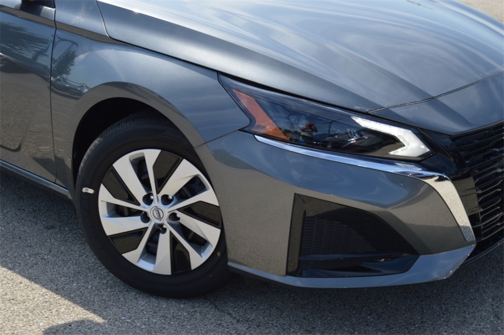 2025 Nissan Altima S photo 3