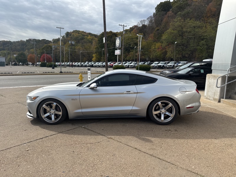 2015 Ford Mustang GT photo 3