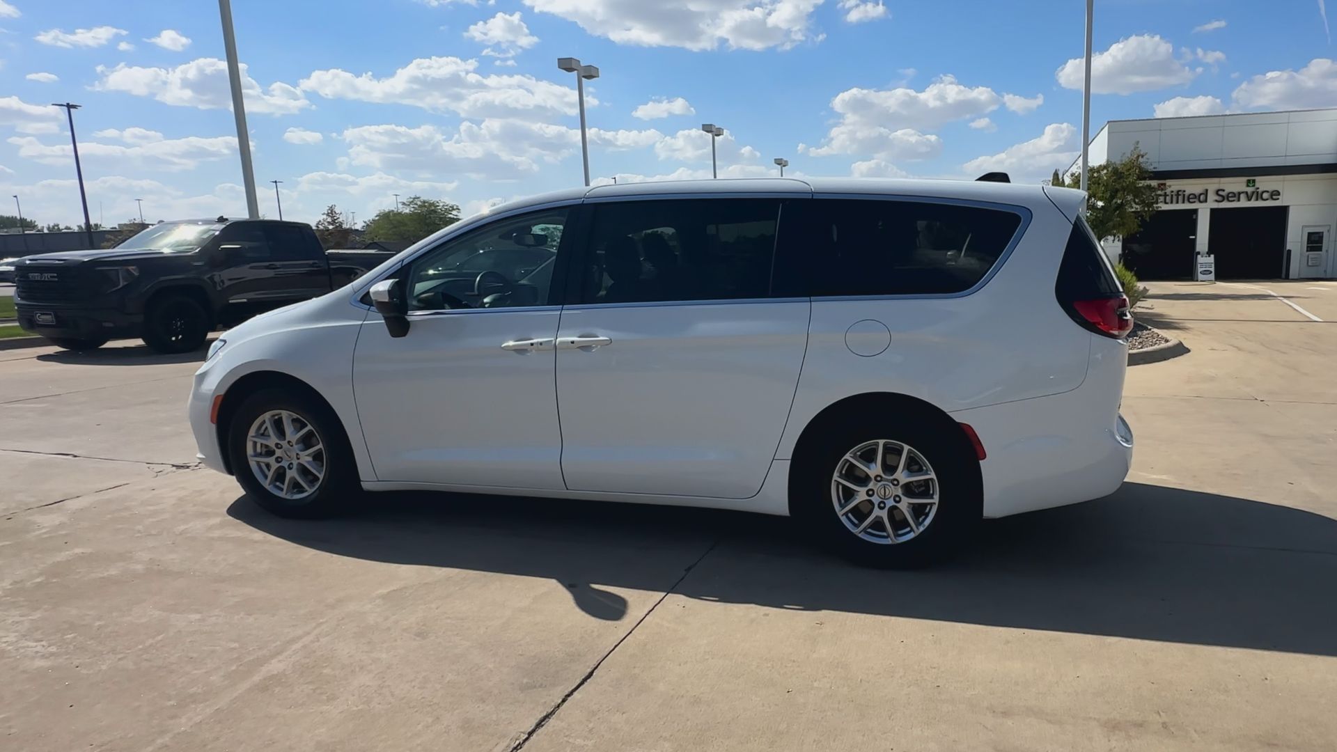 2023 Chrysler Pacifica Touring L photo 5