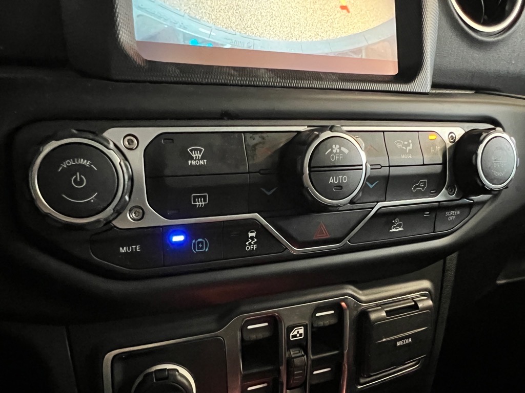 2023 Jeep Wrangler Sahara 4xe photo 15
