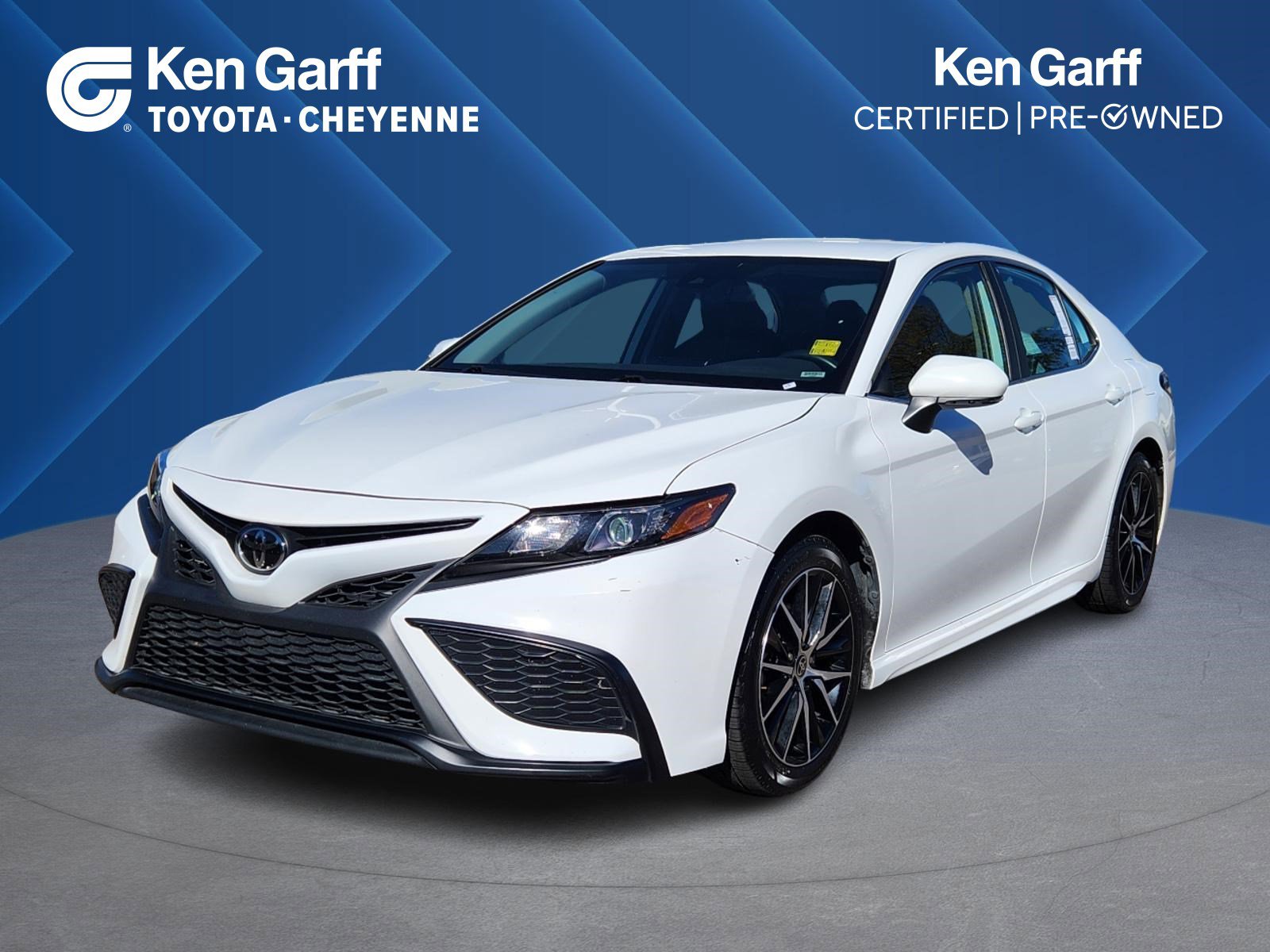 2024 Toyota Camry SE's photo