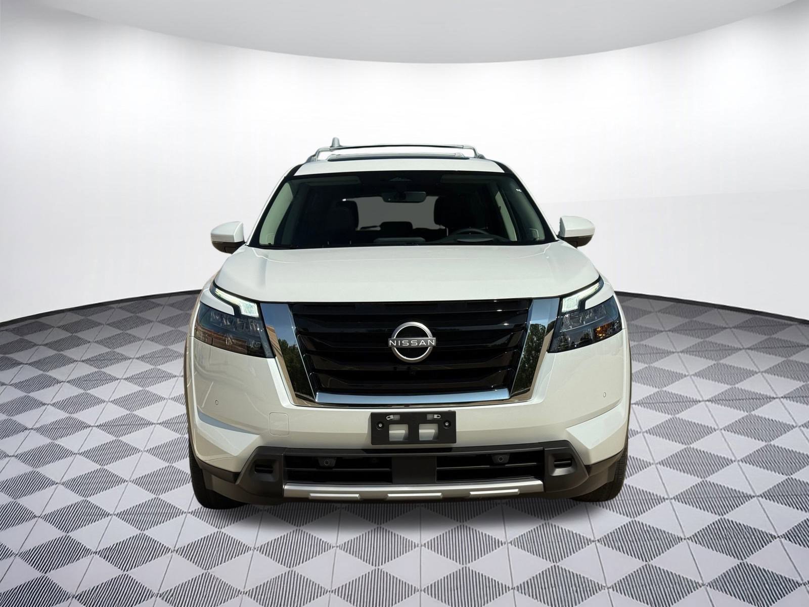 2025 Nissan Pathfinder Platinum photo 6