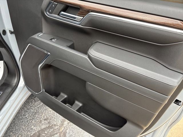 2024 Chevrolet Silverado 1500 RST photo 12