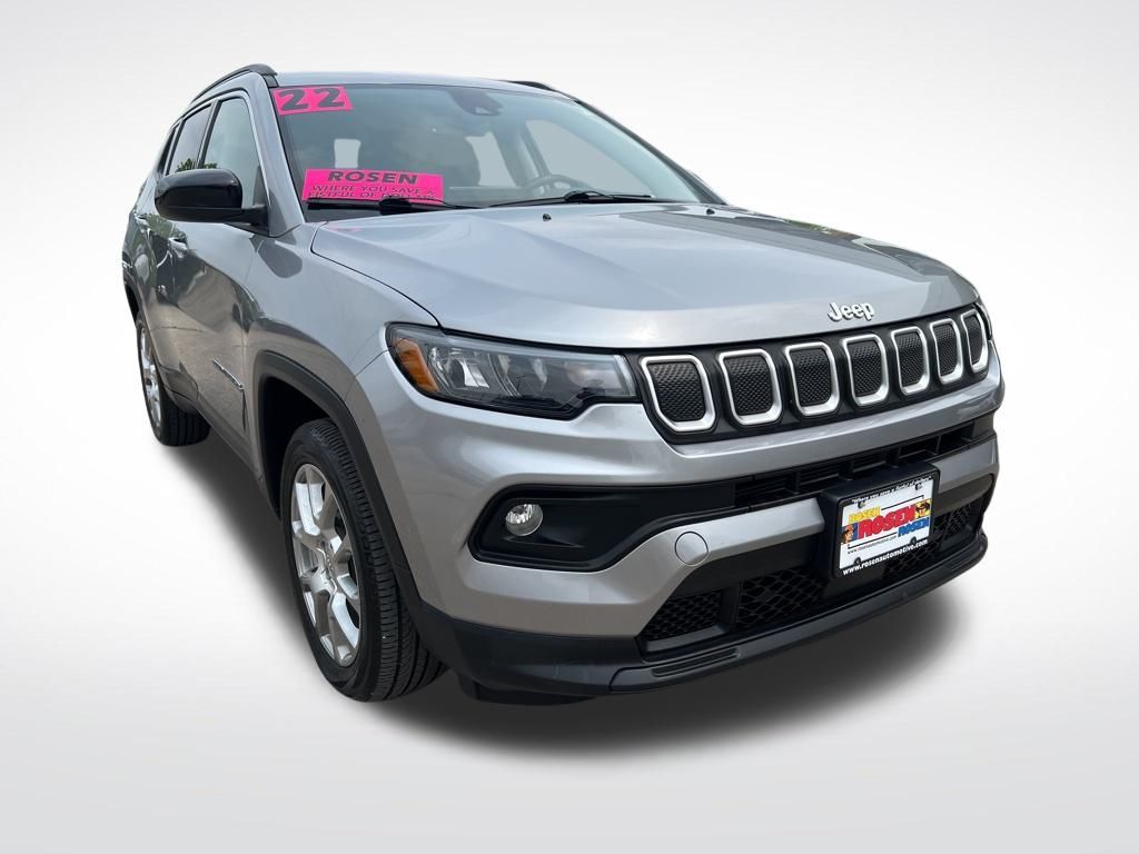 2022 Jeep Compass Latitude Lux photo 3