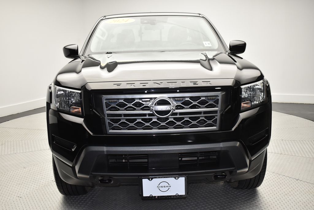 2024 Nissan Frontier SV photo 2