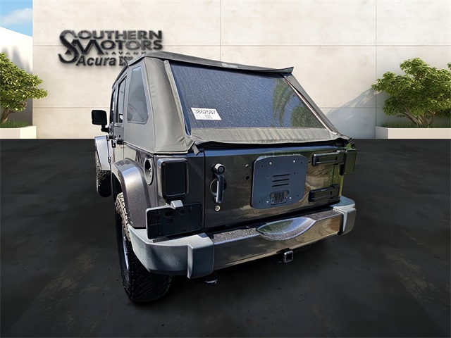 2017 Jeep Wrangler Unlimited Sahara photo 2